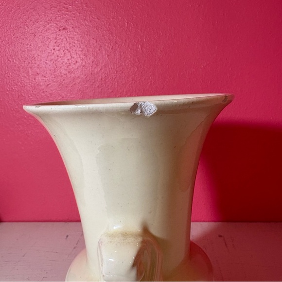 Vintage Classic Cream Vase with Elegant Handles Art Deco Mid-Century Modern Cute - Picture 3 of 8